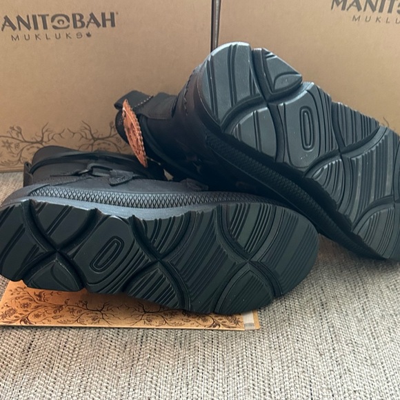 Manitobah Woman’s Pacific Half Winter Boots Size 7 NEW - Picture 5 of 8